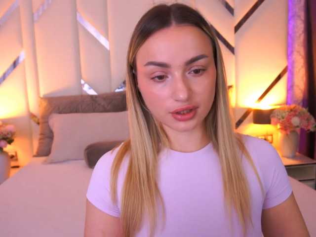 FloraGreys live cam on BongaCams