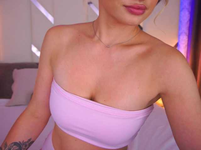 FloraGreys live webcam show