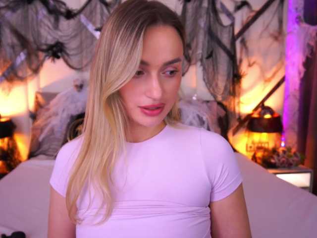 FloraGreys live cam on BongaCams