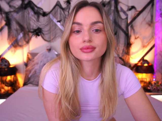 FloraGreys live cam on BongaCams