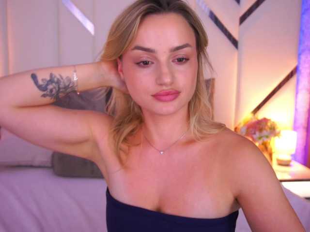 FloraGreys live cam on BongaCams