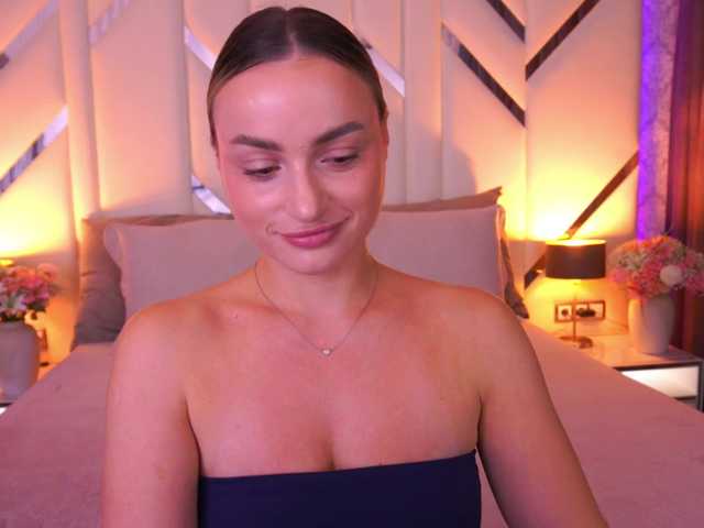 FloraGreys live cam preview