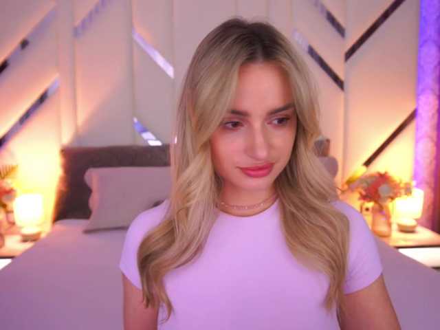 FloraGreys live cam on BongaCams