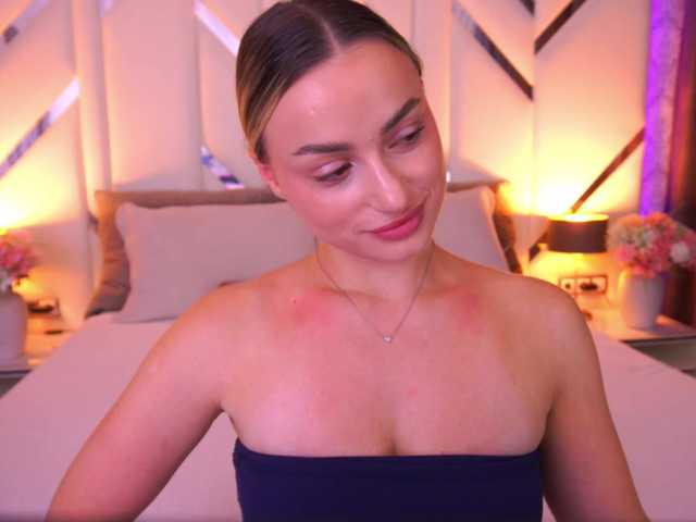 FloraGreys live cam on BongaCams