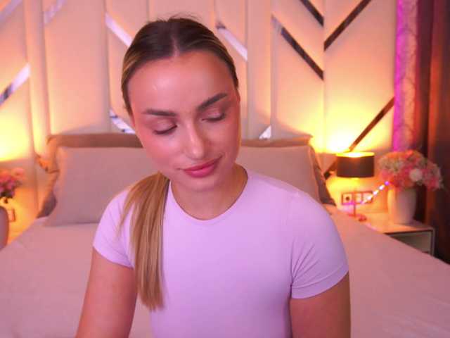 FloraGreys live cam on BongaCams