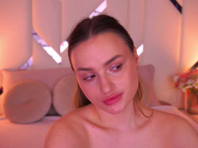 FloraGreys's BongaCams show and profile