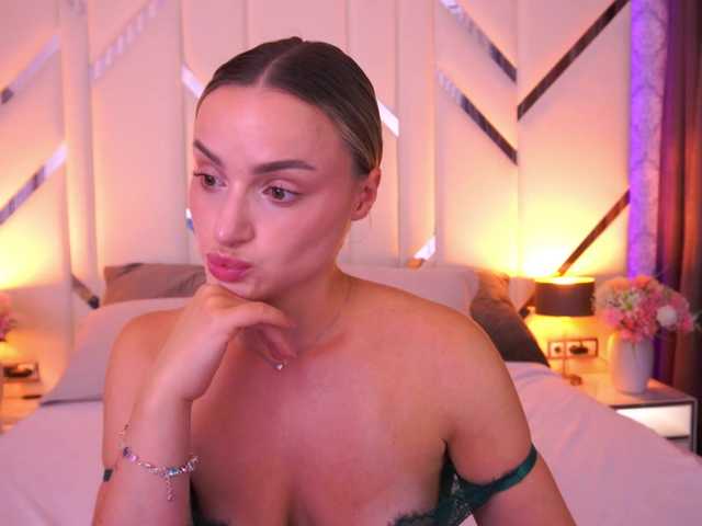 FloraGreys live cam
