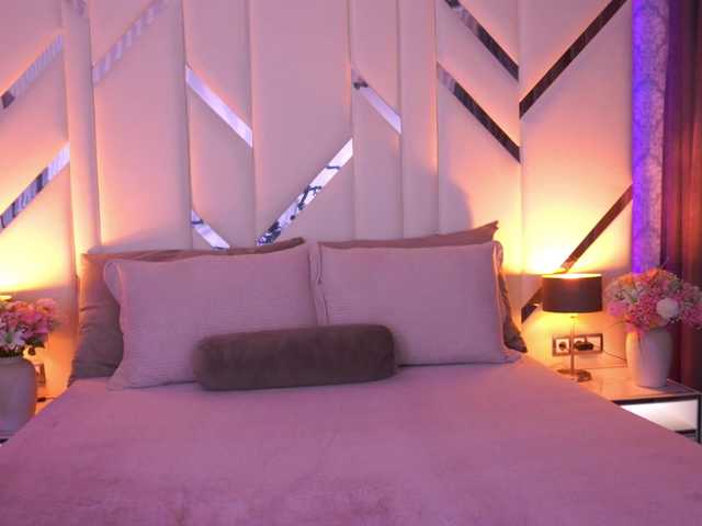 FloraGreys live cam preview