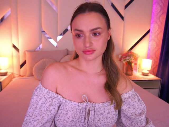 FloraGreys's BongaCams show and profile