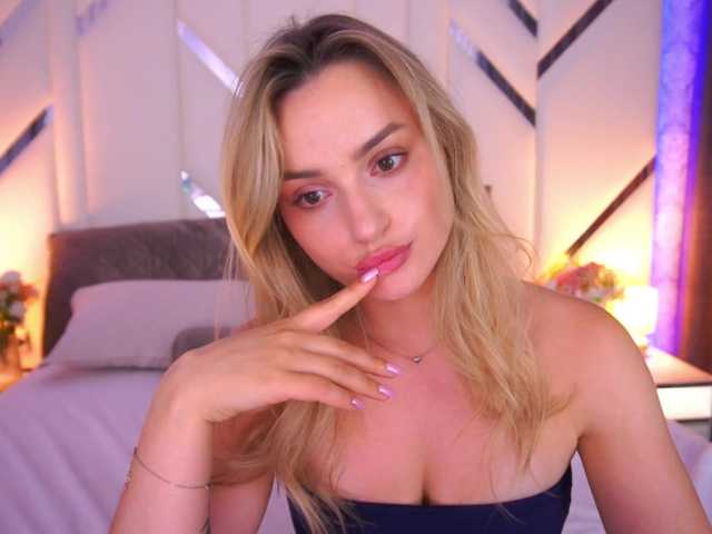 FloraGreys live webcam show