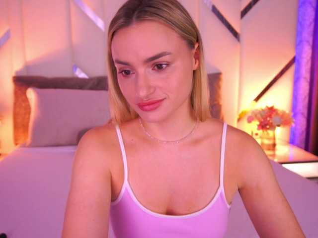 FloraGreys live cam on BongaCams