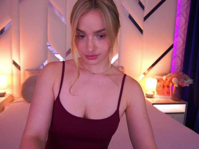 FloraGreys live cam on BongaCams