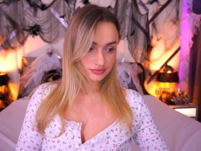 FloraGreys live cam on BongaCams