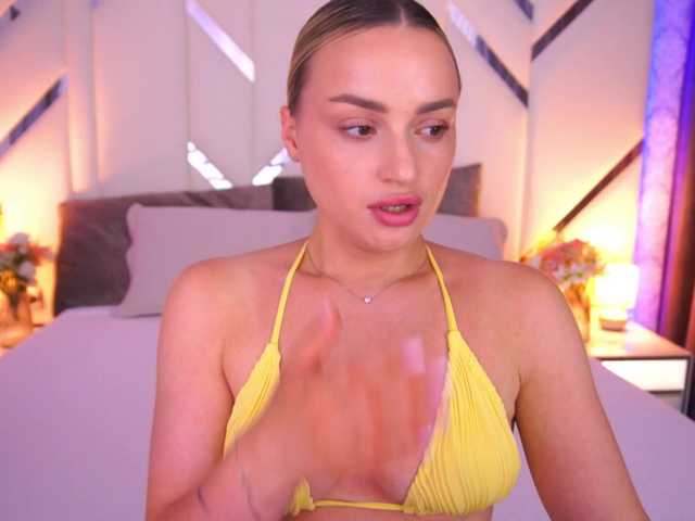 FloraGreys live webcam show