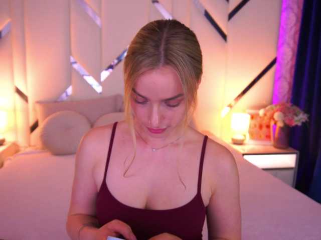 FloraGreys live cam on BongaCams