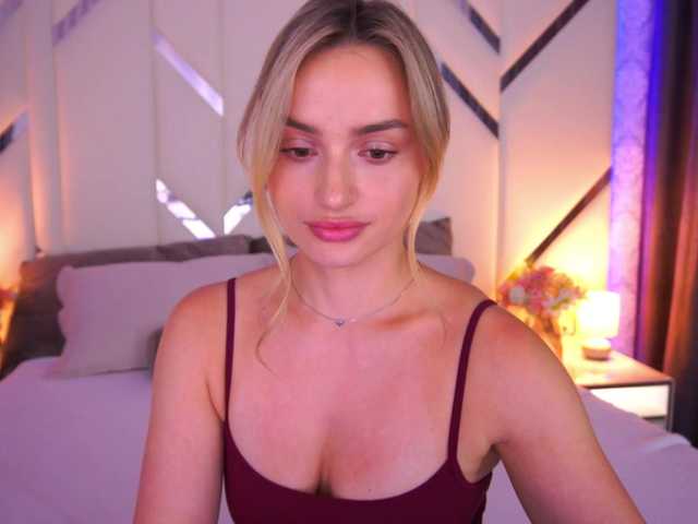 FloraGreys Live Cam on BongaCams