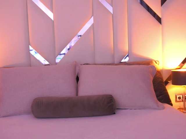 FloraGreys live cam on BongaCams