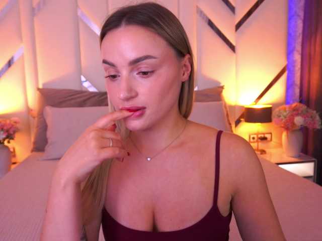 FloraGreys live cam on BongaCams