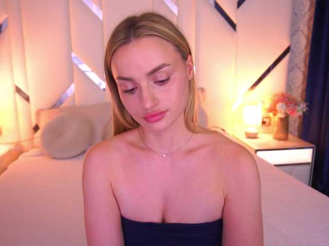 FloraGreys live cam on BongaCams