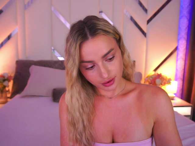 FloraGreys live cam on BongaCams