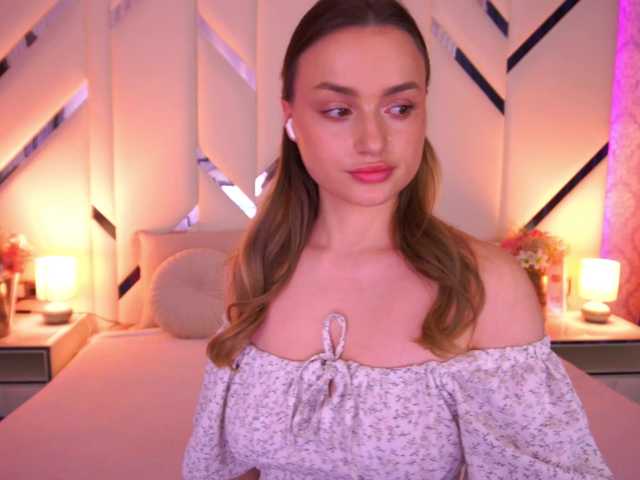 FloraGreys's BongaCams show and profile