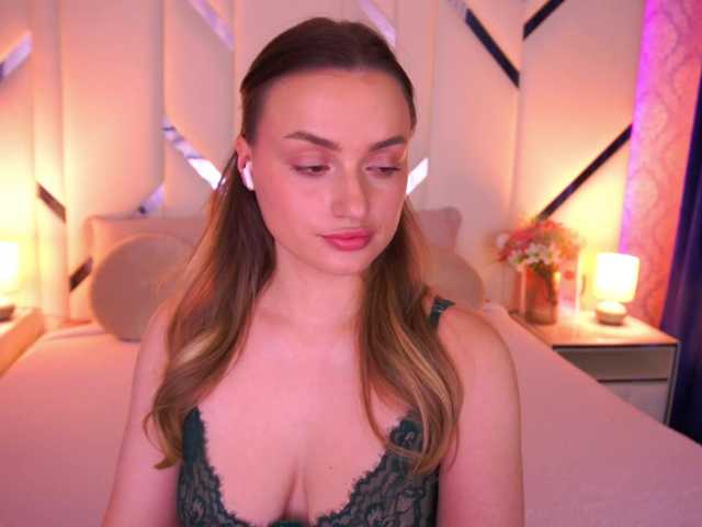 FloraGreys's BongaCams show and profile