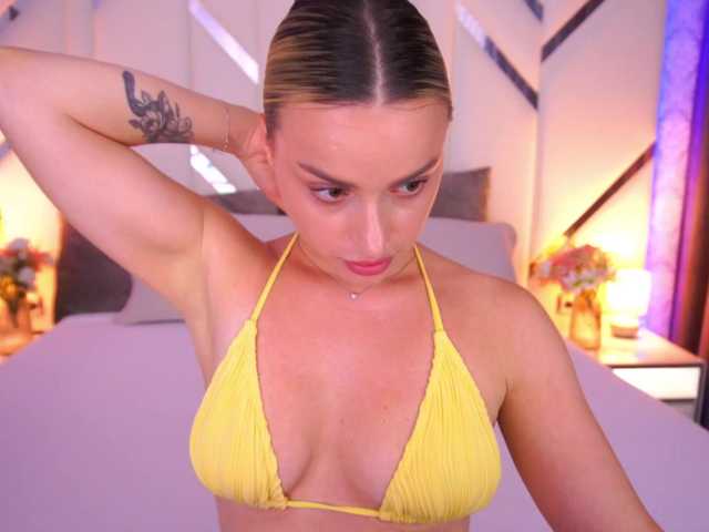 FloraGreys live webcam show