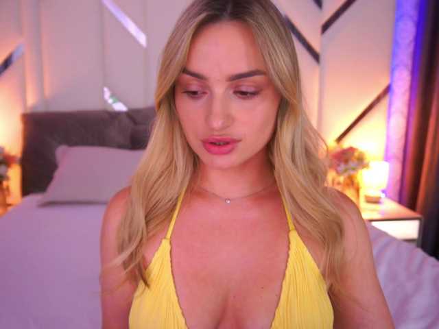 FloraGreys live cam on BongaCams