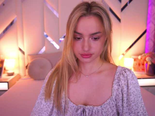 FloraGreys live cam on BongaCams
