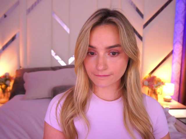 FloraGreys live cam on BongaCams