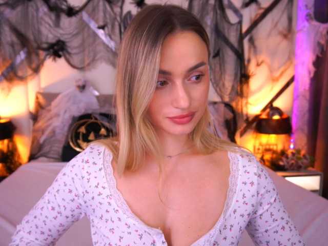FloraGreys live cam on BongaCams