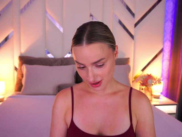 FloraGreys live cam on BongaCams
