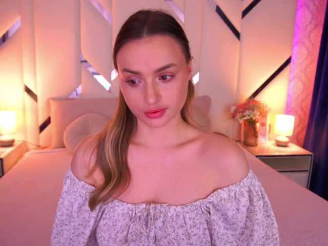 FloraGreys's BongaCams show and profile