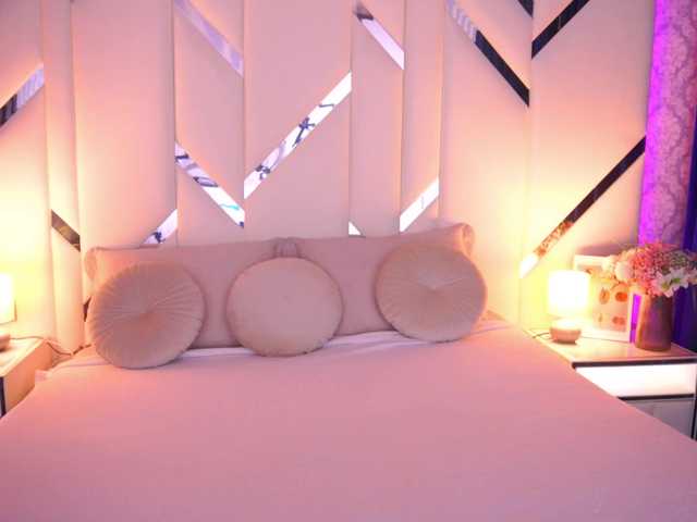 FloraGreys live cam