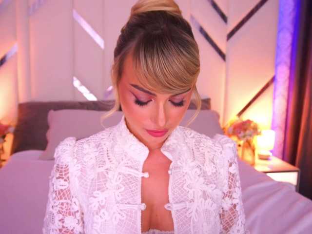 FloraGreys live cam on BongaCams