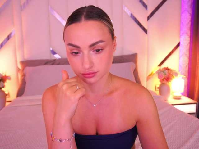 FloraGreys live cam on BongaCams