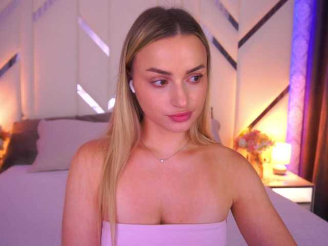 FloraGreys live cam on BongaCams