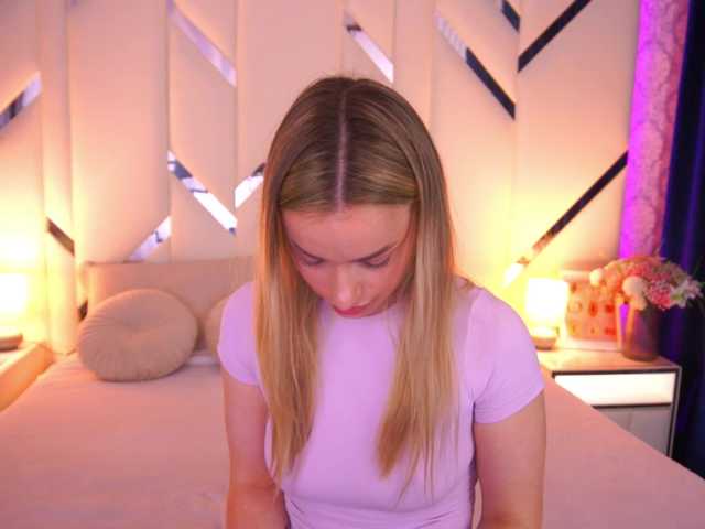 FloraGreys live cam on BongaCams