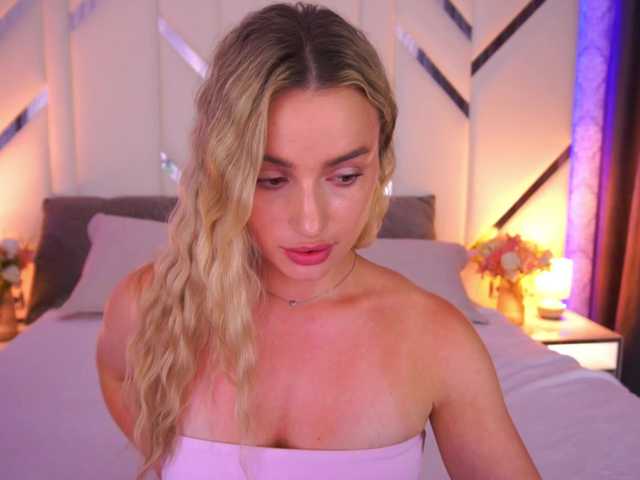 FloraGreys live cam on BongaCams