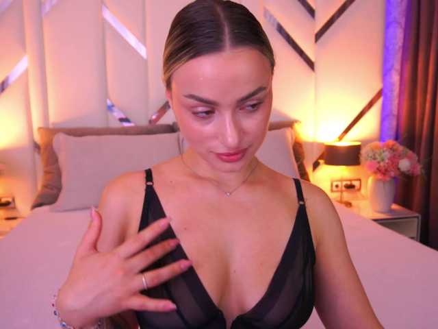 FloraGreys live cam on BongaCams