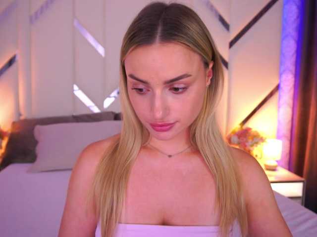 FloraGreys live cam on BongaCams