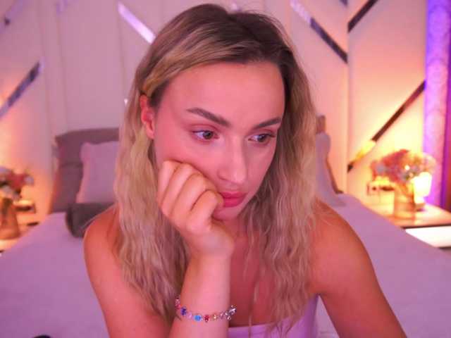 FloraGreys live cam on BongaCams