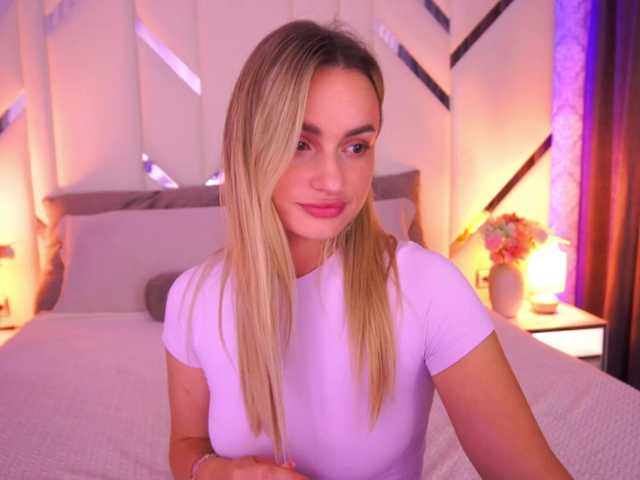 FloraGreys live cam on BongaCams