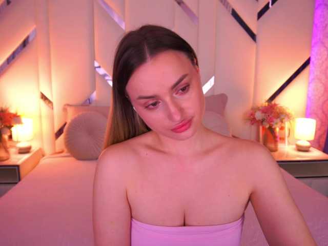 FloraGreys's BongaCams show and profile
