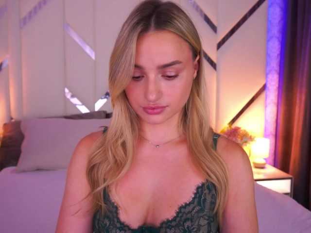 FloraGreys live cam on BongaCams