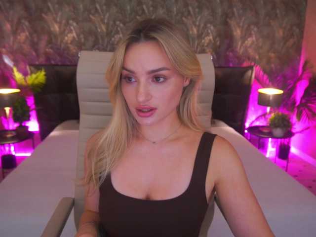 FloraGreys live webcam show