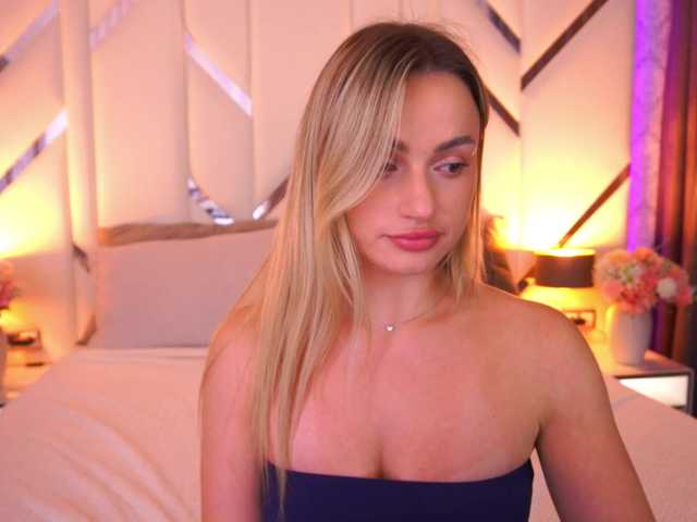 FloraGreys live cam on BongaCams