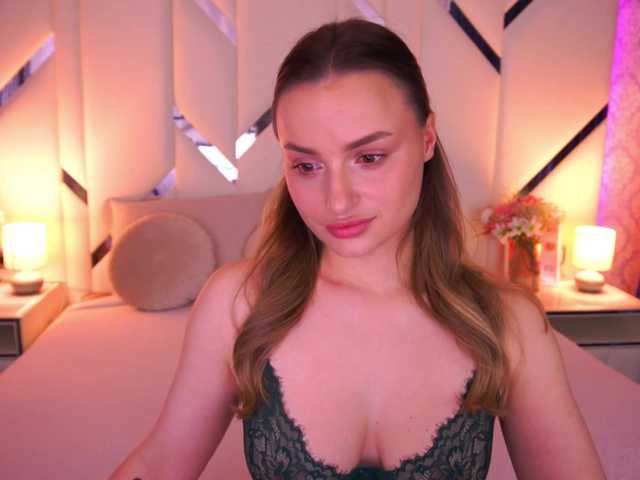 FloraGreys's BongaCams show and profile