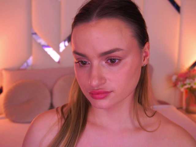 FloraGreys's BongaCams show and profile