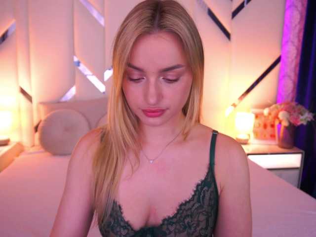 FloraGreys live cam on BongaCams